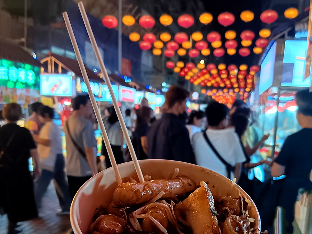 Cheung Fun at Temple Street