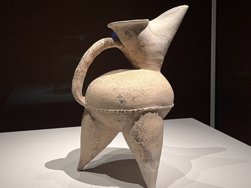 Gui-vessel, Earthenware Mid to late Dawenkou culture (5,500-4,600 BP) Shangdong University Museum, Origins of Chinese Civilisation