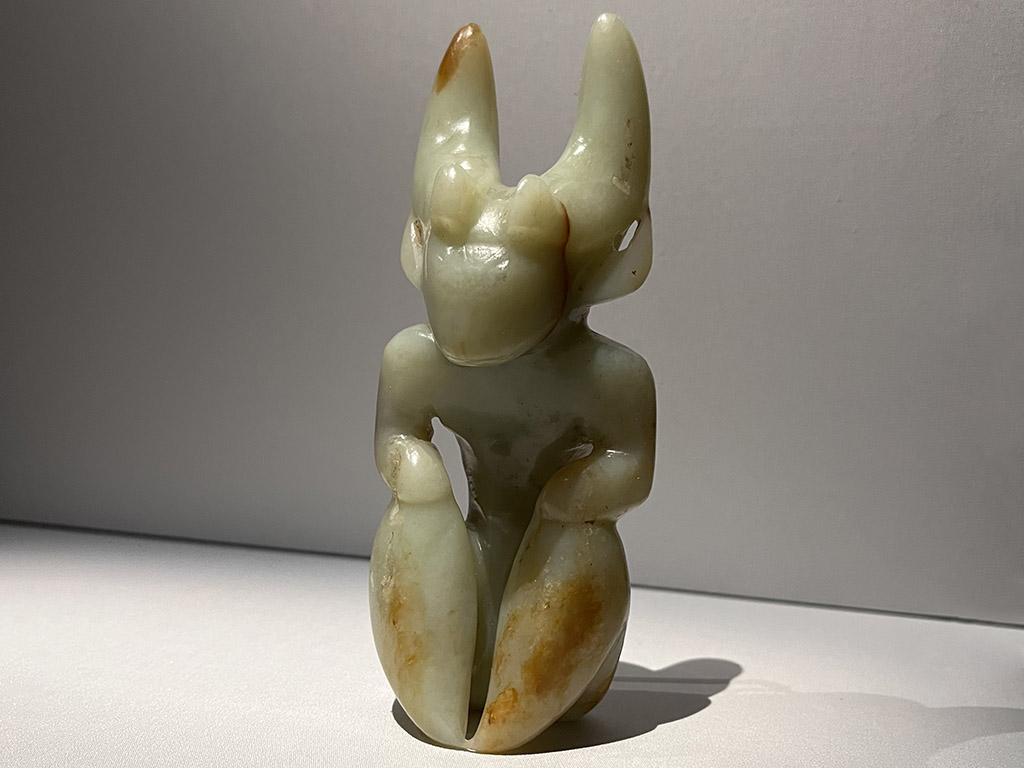 Sitting figure, Mid to late Hongshang culture (6,000-5,000 BP), Jade, The Palace Museum, Origins of Chinese Civilisation