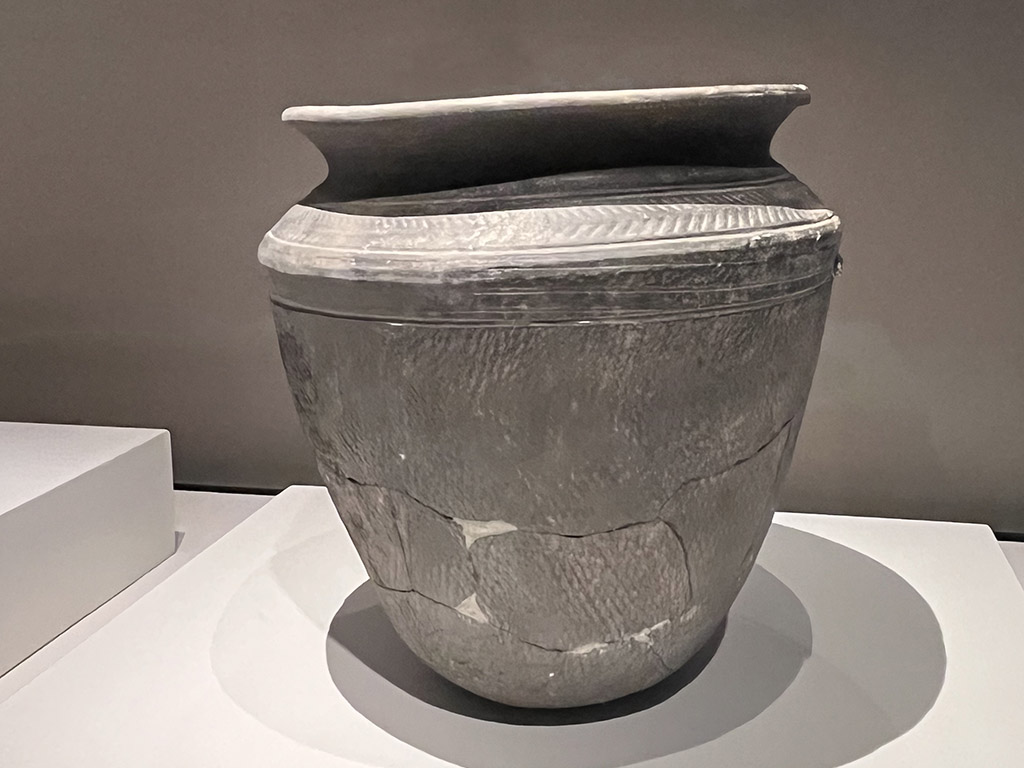 Zun-vessel, Erlitou culture (3,800-3,500 BP) Earthenware, Erlitou Site Museum of the Xia Capital, Origins of Chinese Civilisation