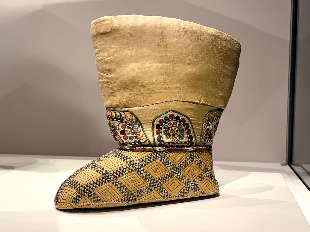 Boot with flowers and lozenges, Northern dynasties, (5th to 6th century), Embroidery, polychrome silk threads on silk tabby and damask; hemp threads, Chris Hall