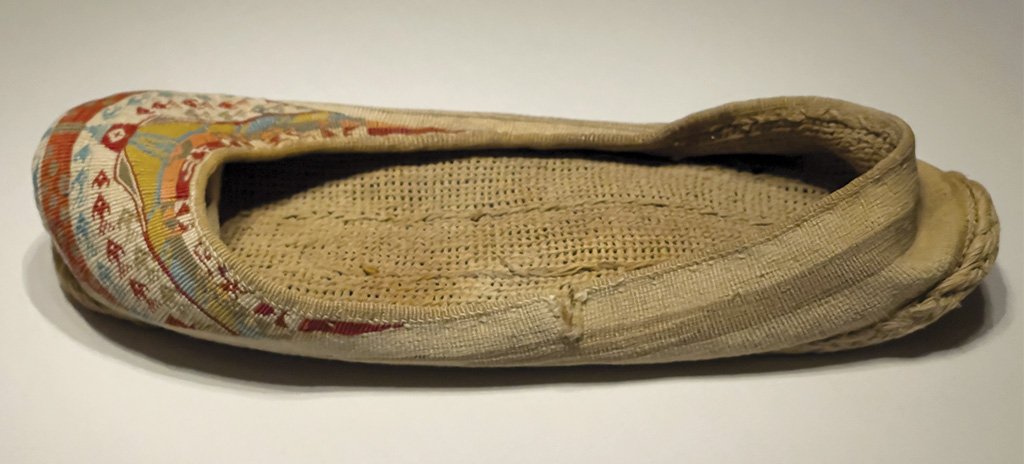 Shoe with fish and coloured stripes, Three Kingdoms period to Jin dynasty (220-420 CE), Weaving, polychrome silk and hemp threads, Chris Hall