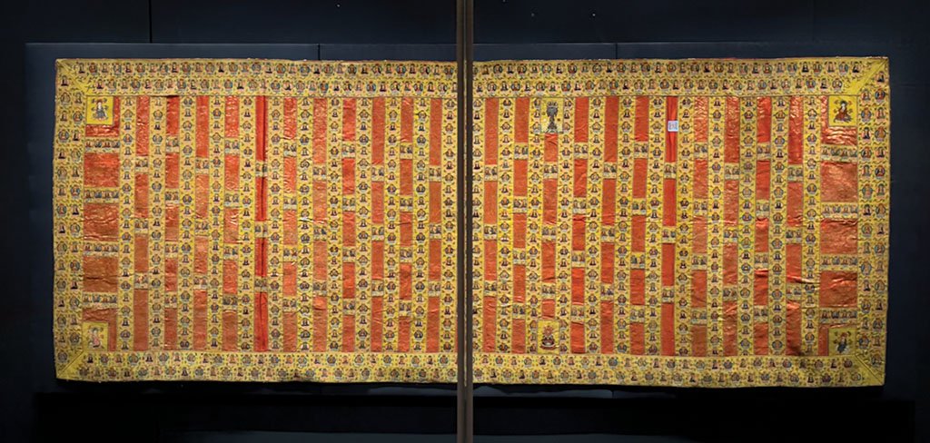 Buddhist ritual robe with myriad Buddhas, Ming dynasty, Wanli period (1594-1614), Embroidery, polychrome silk threads on silk gauze, Chris Hall