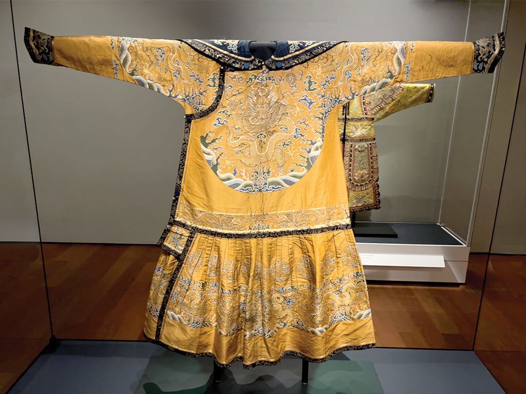Court robe with dragons and clouds Qing dynasty, Yongzheng period (1723-1735), Brocaded gauze, polychrome and metallic-wrapped silk threads, Chris Hall