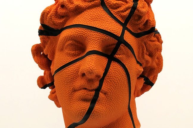 Antik-Basketball (Apollo), 2024, Polyurethane resin, steel base, Laurent Perbos