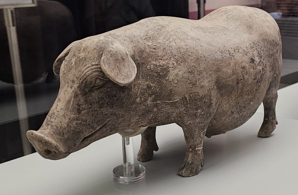 Painted pottery sow Western Han dynasty (202 BCE - 8), Collection of Hanyangling Museum, Han dynasty