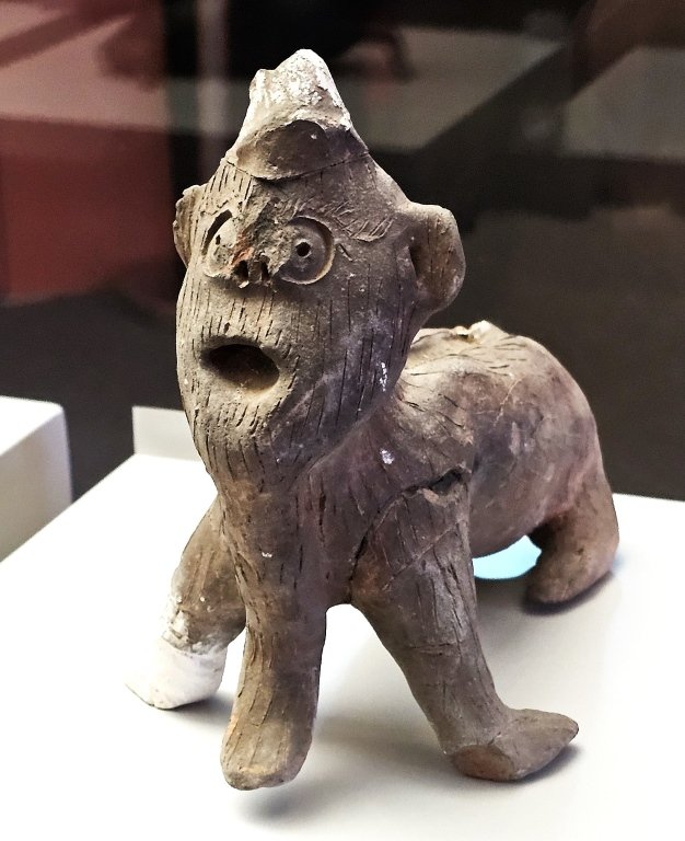 Tomb guardian beast Eastern Han dynasty (25- 220), Collection of Guangdong Provincial Institute of Cultural Relics and Archaeology, Han dynasty