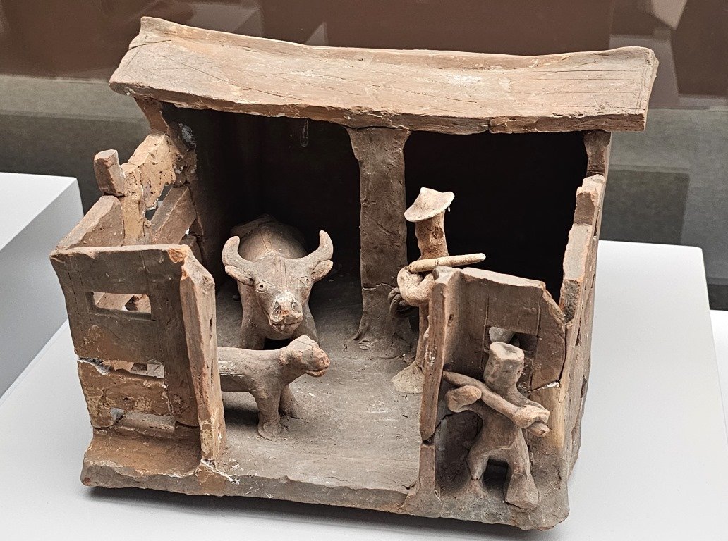 Pottery house Eastern Han dynasty (25 - 220), Collection of Guangdong Provincial Institute of Cultural Relics and Archaeology, Han dynasty