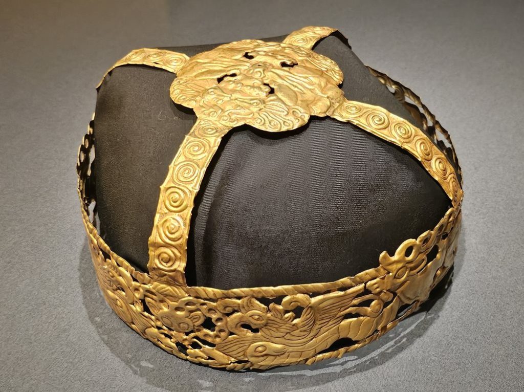 Headdress with animals 
Probably Eurasian Steppe 
4th to 3rd century BCE 
Gold 
Gift of Mengdiexuan 
The Hong Kong Palace Museum, Global Jewellery