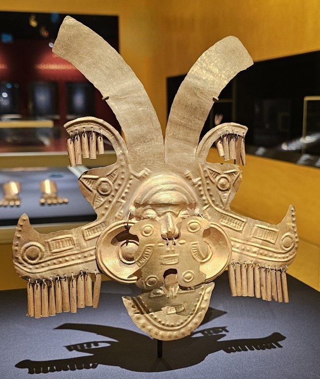 Headdress Ornament, Colombia, Calima, Yotoco period, 1st to 7th century 
Gold Jan Mitchell and Sons Collection, gift of Jan 
Mitchell, 1991, The Metropolitan Museum of Art, New York, Global Jewellery
