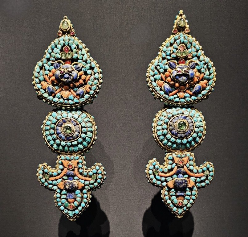 Ear ornaments for a deity
Nepal, 17th to 19th century
Gold, coral, shell, turquoise
John Stewart Kennedy Fund, 1915
The Metropolitan Museum of Art, New York, Global Jewellery
