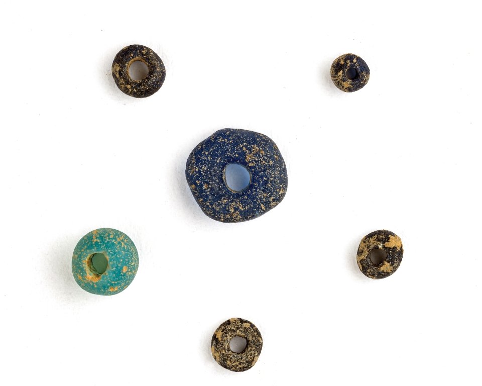 Glass beads Han dynasty (202 BCE - 220) Collection of Antiquities and Monuments Office, Hong Kong, Han dynasty