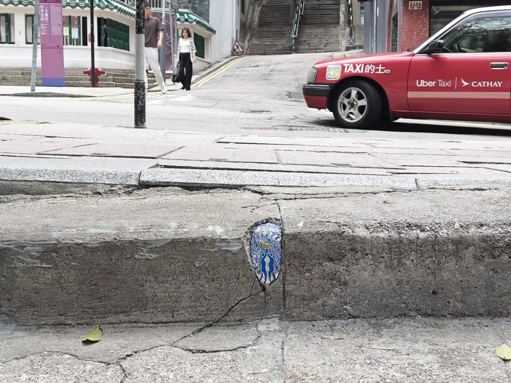 Théo Haggaï, @theohaggai,Ladder St, Central, HKWALLS 2026, Hong Kong street art