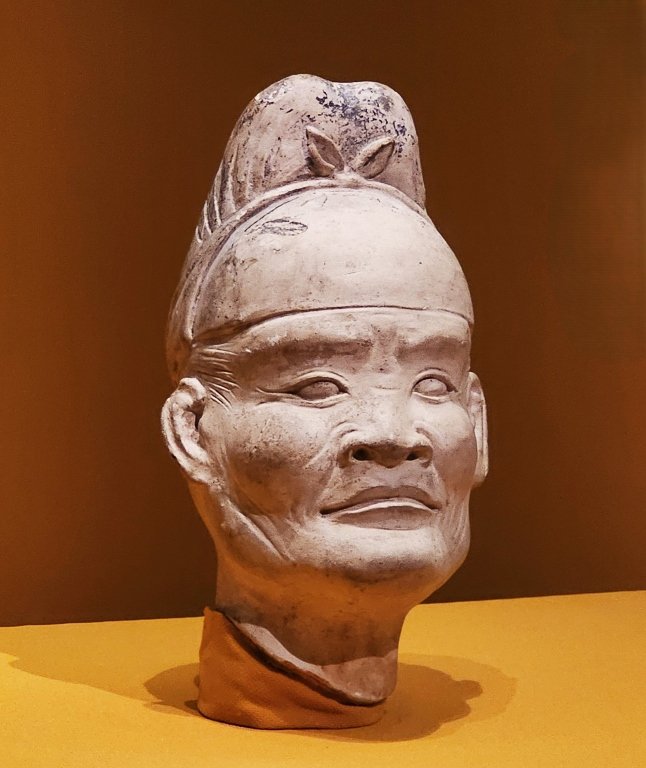 White-glazed figurine's head of a eunuch, Tang dynasty, Sui Tang dynasty