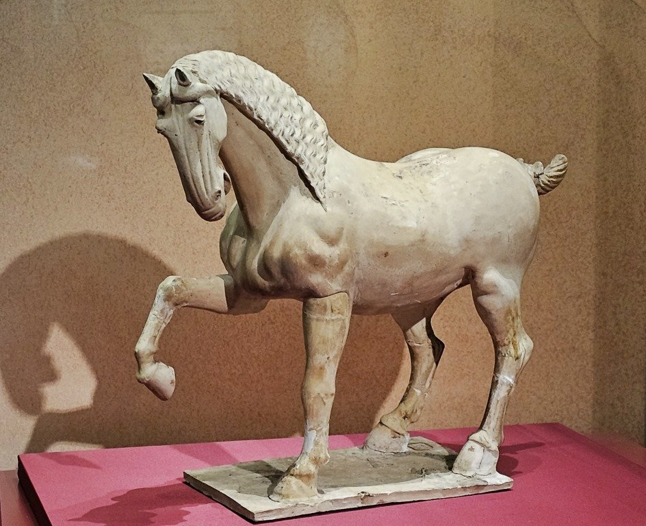 White pottery dancing horse, Tang dynasty, Sui Tang dynasty