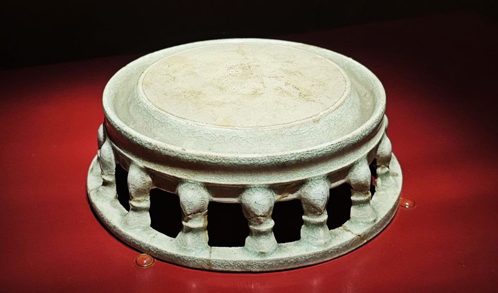 White Porcelain Biyong Inkstone, Tang dynasty, Sui Tang dynasty