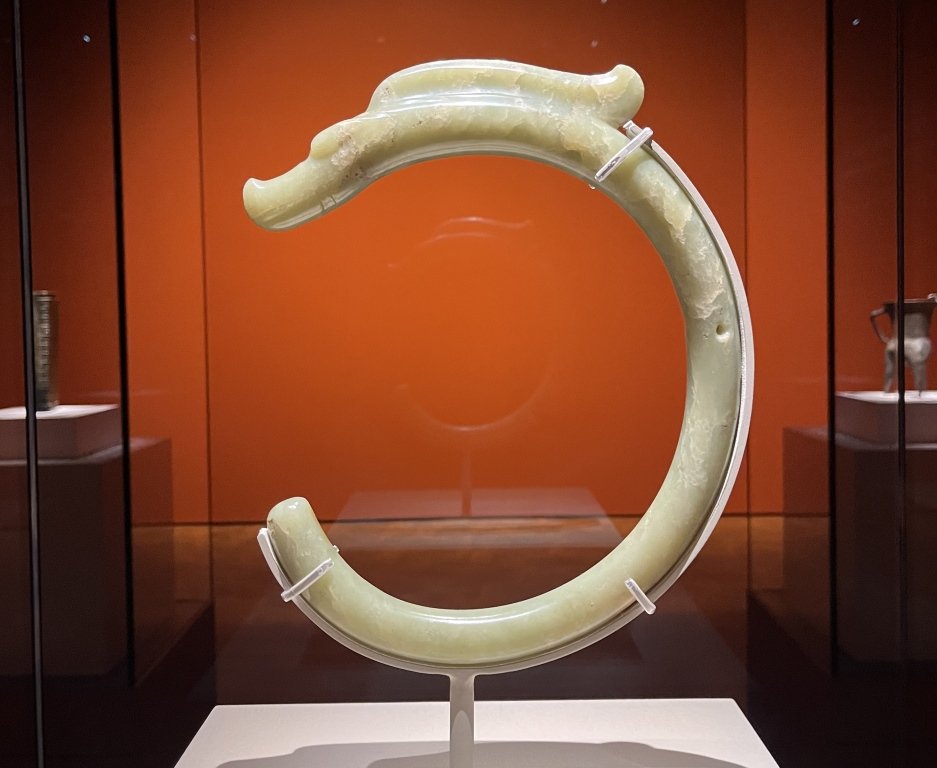 Dragon (C-shaped), Jade Mid to late Hongshan culture (6,000-5,000 BP) The Palace Museum, Origins of Chinese Civilisation