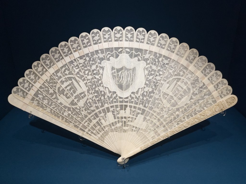 Ivory brise fan with monogram and floral design carved in openwork, Late Qianlong period (ca. 1780), Qing dynasty, Ivory, Proudly from Canton, Cantonese and Export Art, HKMoA