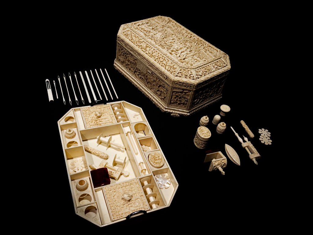Octagonal box carved with figures in relief, Jiaqing to Daoguang period (1796-1850), Qing dynasty, Ivory, Proudly from Canton, Cantonese and Export Art, HKMoA
